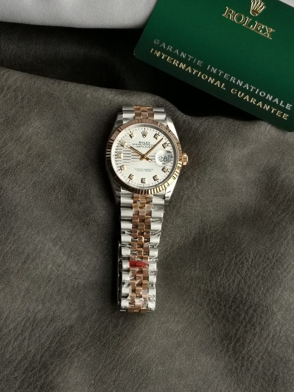 VSファクトリー製 ロレックス デイトジャスト 36mm ホワイト文字盤 ツートン ローズゴールド フルーテッド モチーフ ダイヤモンド (126231) 1:1スーパークローン - 丹東3235ムーブメント搭載
