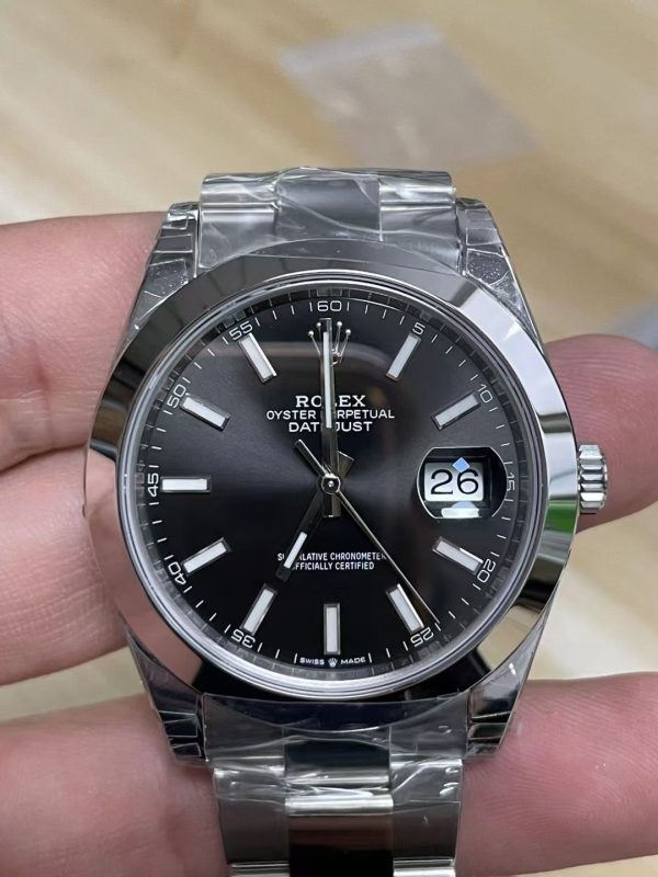 VSファクトリー製 ロレックス デイトジャスト 41mm ブラック サンバースト文字盤 スムースベゼル オイスターブレスレット (126300) 1:1スーパークローン - 丹東3235ムーブメント搭載