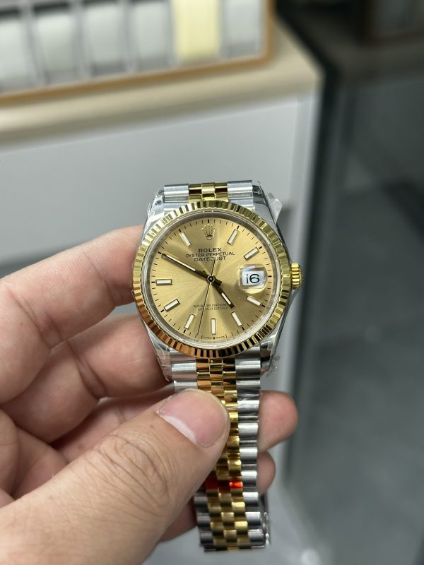 VSファクトリー製 ロレックス デイトジャスト 36mm ツートン イエローゴールド サンバースト シャンパン文字盤 ジュビリーブレスレット (126233) 1:1スーパークローン - 丹東3235ムーブメント搭載