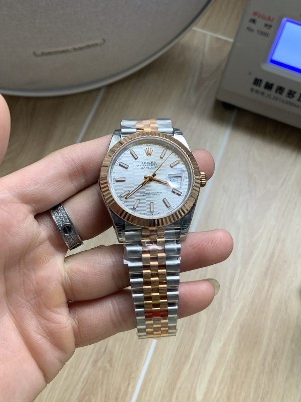 VSファクトリー製 ロレックス デイトジャスト 41mm ツートン ローズゴールド シルバー フルーテッド モチーフ文字盤 ジュビリーブレスレット (126331) 1:1スーパークローン - 丹東3235ムーブメント搭載