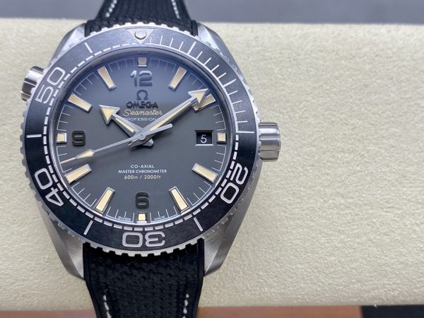 VSファクトリー製 オメガ シーマスター プラネットオーシャン 600M 43.5mm ガンメタルグレー文字盤 サテンベゼル (215.32.44.21.01.002) 1:1スーパークローン - 丹東8900ムーブメント搭載