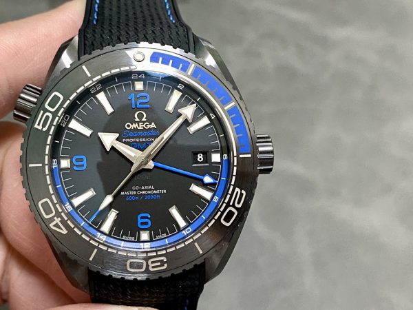 VSファクトリー製 オメガ シーマスター プラネットオーシャン 600M GMT「ディープブラック」ブルー セラミック (215.92.46.22.01.002) 1:1スーパークローン - 丹東8906ムーブメント搭載