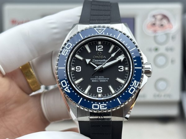 VSファクトリー製 オメガ シーマスター プラネットオーシャン 600M ブルー セラミック (215.32.44.21.03.001) 1:1スーパークローン - 丹東8900ムーブメント搭載