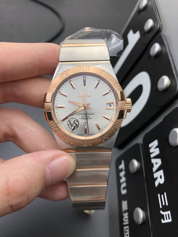 VSファクトリー製 オメガ コンステレーション コーアクシャル 38mm ツートン 18Kセドナゴールド サンバースト文字盤 (123.20.38.21.02.004) 1:1スーパークローン - 丹東8500ムーブメント搭載