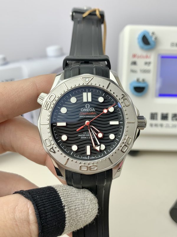 VSファクトリー製 オメガ シーマスター ダイバー300M 42mm「ネクトン エディション」チタンベゼル ブラック ラバーストラップ (210.32.42.20.01.002) 1:1スーパークローン - 丹東8806ムーブメント搭載