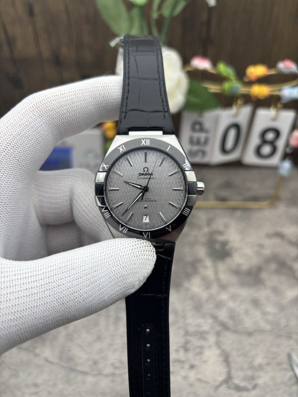 VSファクトリー製 オメガ コンステレーション 41mm スチール Black セラミックベゼル シルバー シルク文字盤 (131.33.41.21.06.001) 1:1スーパークローン - 丹東8900 ムーブメント搭載