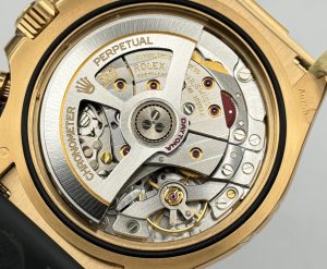Dandong 4131 chronograph movement integrated balance bridge and vertical clutch assembly close-up