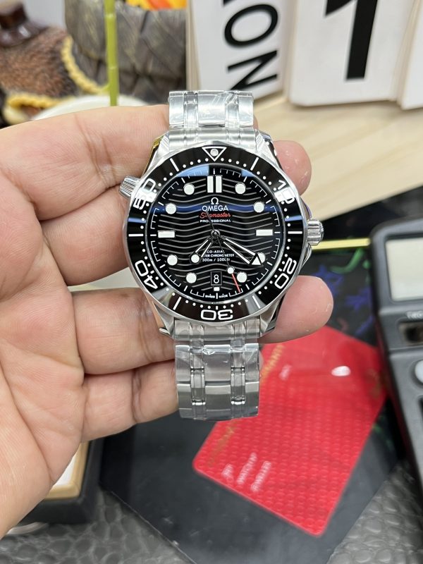 VSファクトリー製 オメガ シーマスター ダイバー300M 42mm  ブラック文字盤 (210.30.42.20.01.001) 1:1スーパークローン – 丹東8800ムーブメント搭載