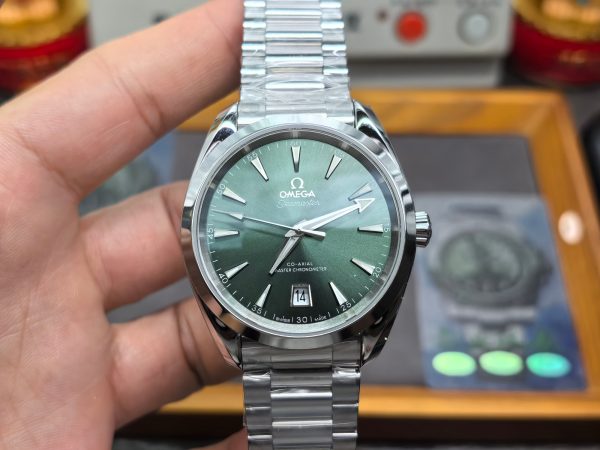 VSファクトリー製 オメガ シーマスター アクアテラ 150M 38mm ベイグリーン文字盤 (220.10.38.20.10.002) 1:1 スーパークローン 丹東8800ムーブメント搭載